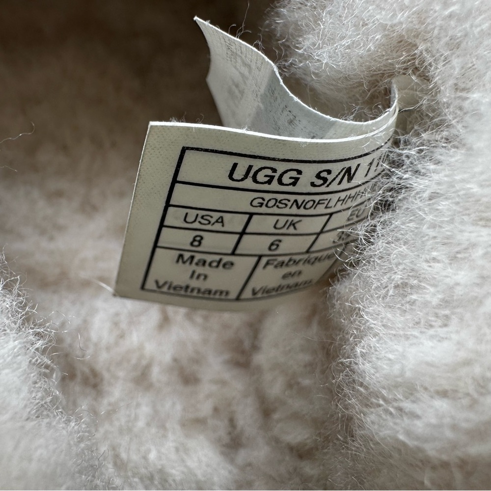 UGG Ansley Water Resistant Slipper (Women) | Size: 9 | Regular Condition - Picture 8 of 8